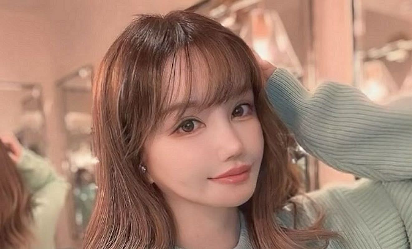 열차서 우는 아이에 '정색'...女스타 행동에 '갑론을박' ing