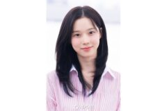 [T포토] 에스파 윈터 ‘말티즈와 눈맞춤’
