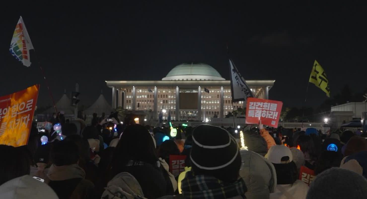개봉하자마자 뜨거운 열기...역대 대통령 정치 사건 비하인드 밝힌 韓 영... - 뉴스 썸네일 이미지