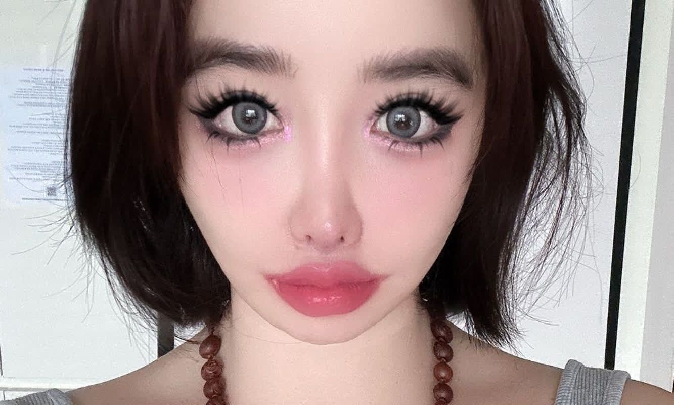 박봄, 열흘 만에 근황 전했다...명품 액세서리 완벽 소화 [RE:스타] - 뉴스 썸네일 이미지