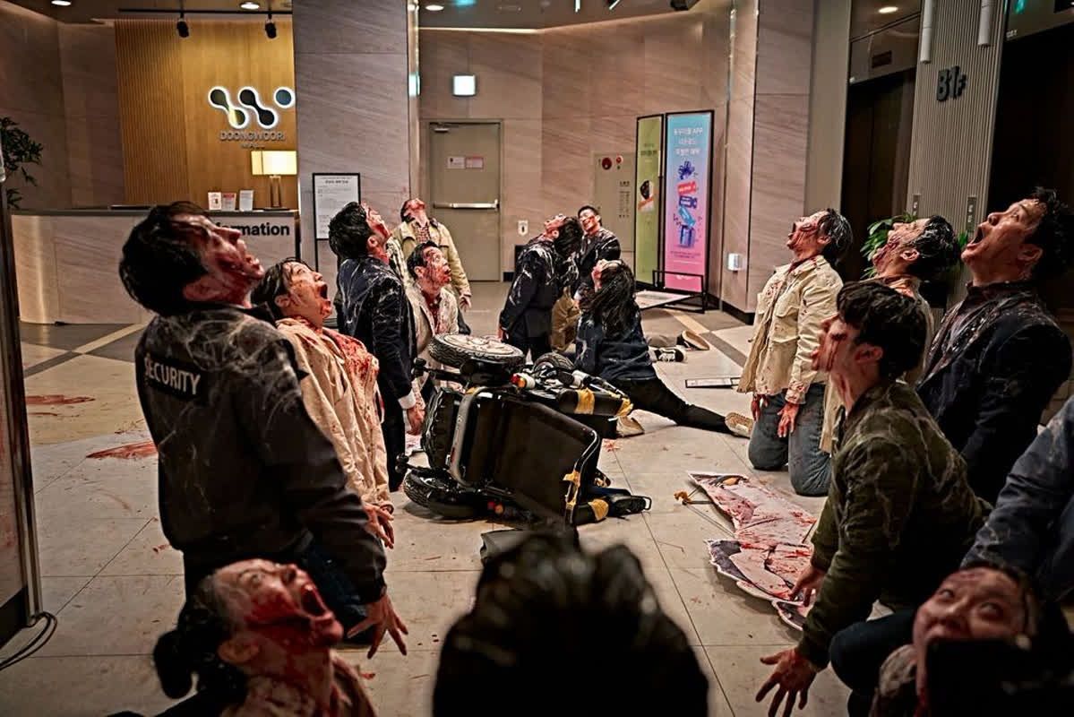 연상호 '군체', 예측불가 공포 온다...새로운 좀비 탄생 - 뉴스 썸네일 이미지