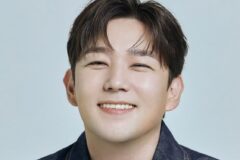 강인, 슈주 탈퇴 7년 만 韓 공식 석상.. 긴장한 기색 역력