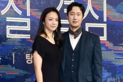 탕웨이, 일바지+밀짚모자 밭 가는 일상…박해일 “나도 텃밭 따라 해” [RE:뷰]