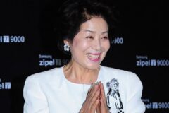 할머니 따라 연예인 해야겠네…선우용여, 손주들 얼굴 최초 공개→이국적 외모 ‘눈길’ [RE:뷰]