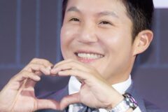 ‘고정 0개’ 조세호, 아내가 공개한 집 영상→’억’대 그림 포착 [RE:스타]
