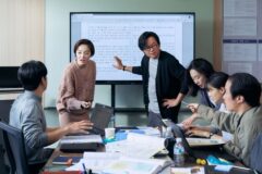 강력한 소재를 날려버린 안일함…비호감 캐릭터들이 망가뜨린 코미디 ‘수능, 출제의 비밀’